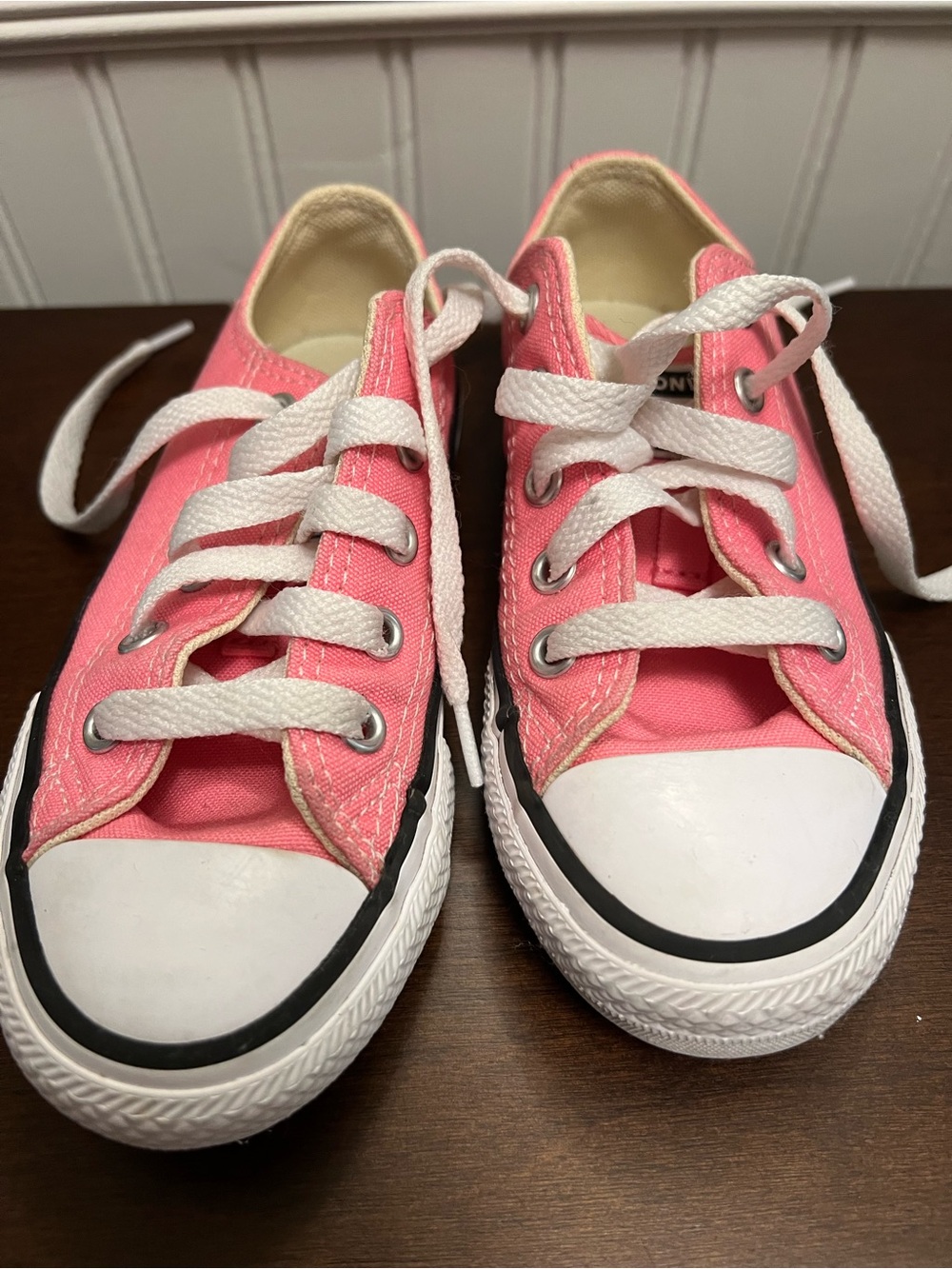 Girls Pink Canvas Low-Top converse Sneakers - Classic Lace-Up size 11